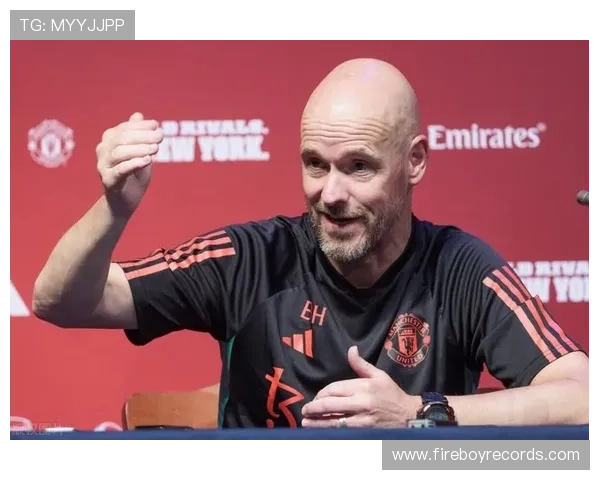 滕哈赫坚持高位压迫战术，球队防守反击效率持续提升