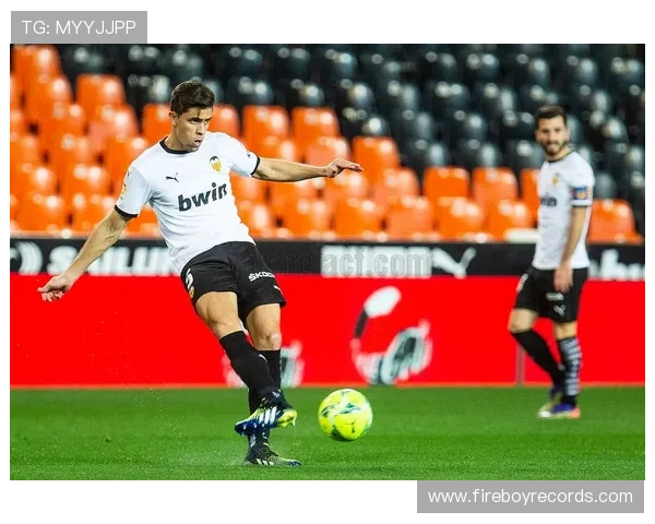 瓦伦西亚保级风险显现,近期表现波动对赛季走势形成制约 瓦伦西亚保级风险显现,近期表现波动对赛季走势形成制约