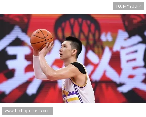 孙悦家里那个篮球场，比我家小区还大